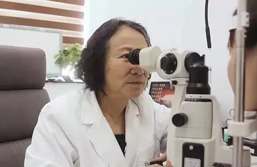 有一种眼出血看起来很吓人，其实没有危险