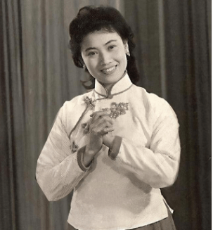 “歌唱家”朱逢博：丈夫死后不愿下葬遗体，痴情守候骨灰14年