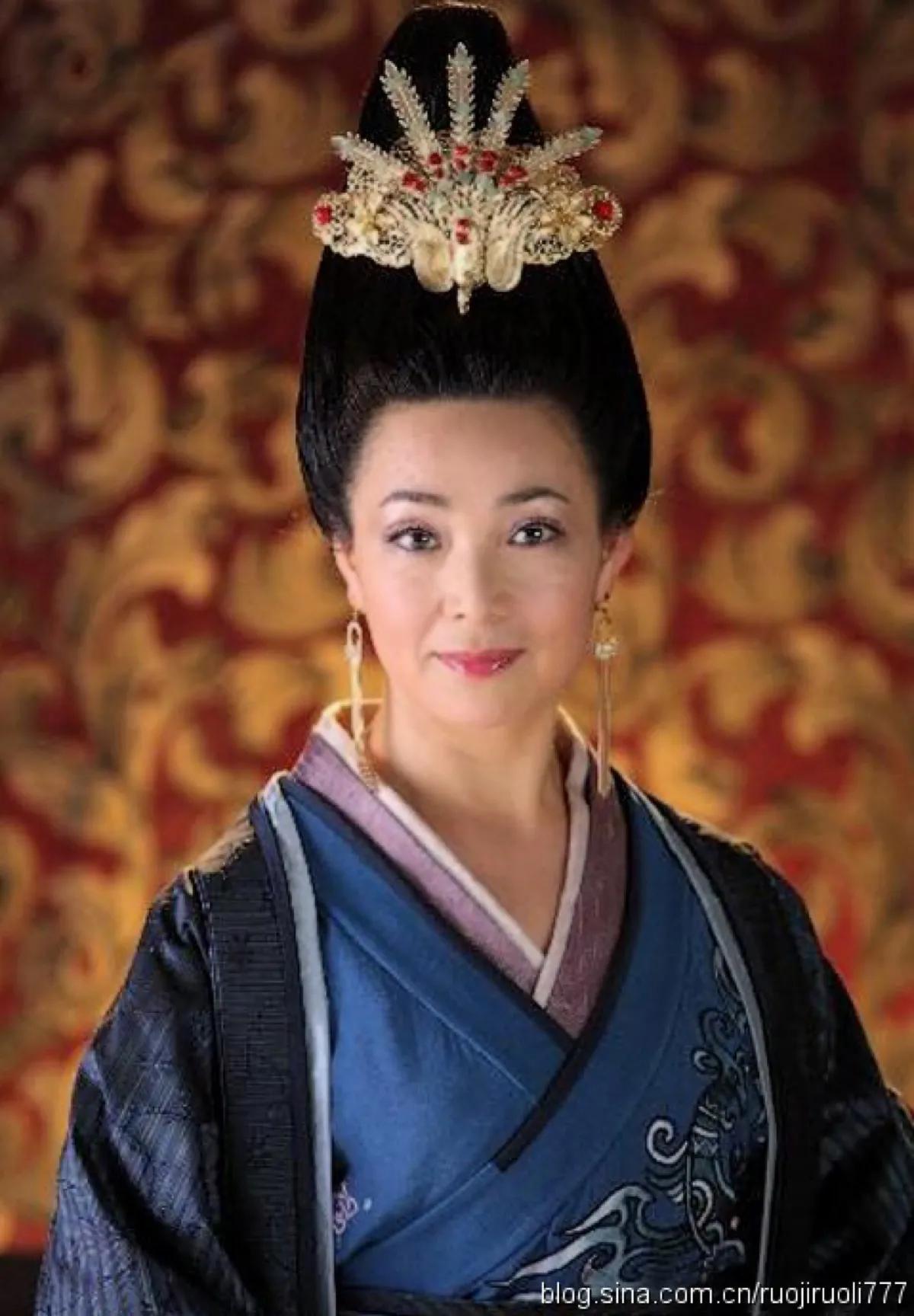 吓死亲生儿子，害死小妾，为什么她还被称为完美女性