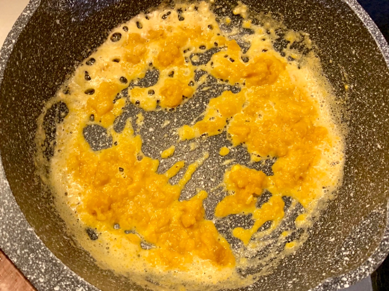 给啥都不换的蛋黄焗鸡翅，看着就流口水，太过瘾了