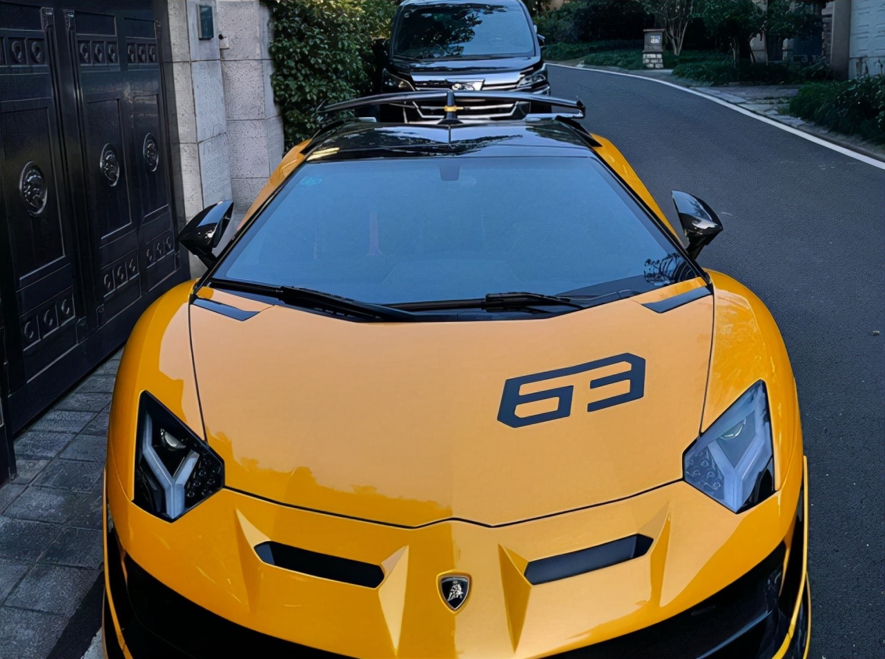 广东遇到1500万的兰博大牛svj 车主家的居住环境诠释一切 读车号