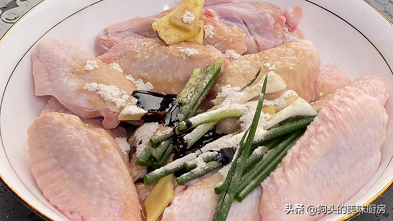 鸡翅这样吃着才爽，一次做一锅不够吃，学会做给家人吃，太解馋了