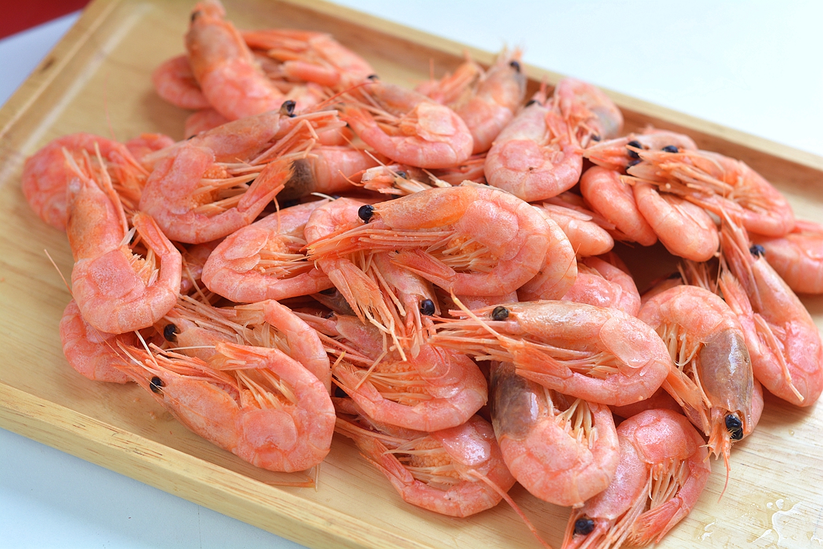 这种深海虾老人孩子要常吃,味甜口弹营养高,老百姓都能吃得起