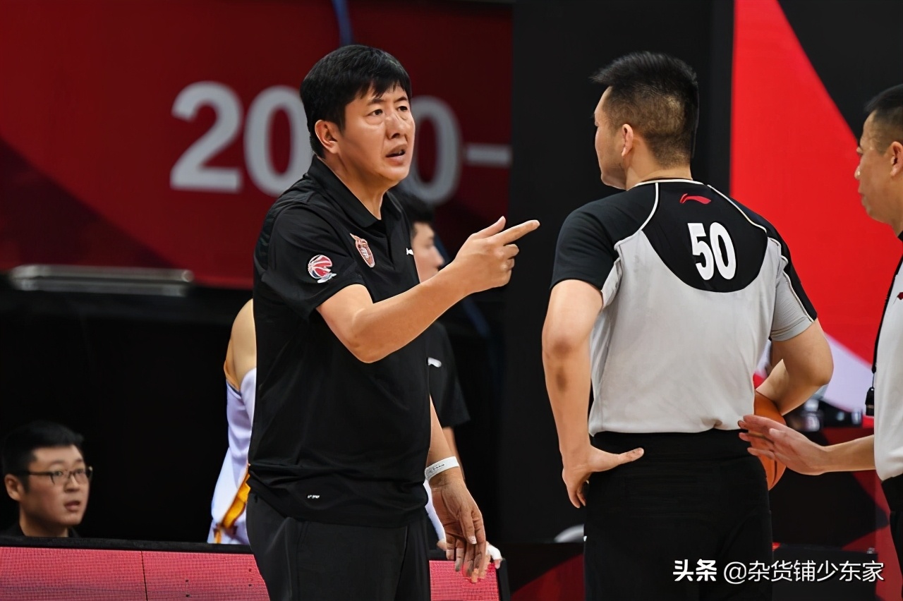 nba为什么不能和裁判肢体接触(篮球场上那些胆敢挑衅裁判的球员都是什么下场？)