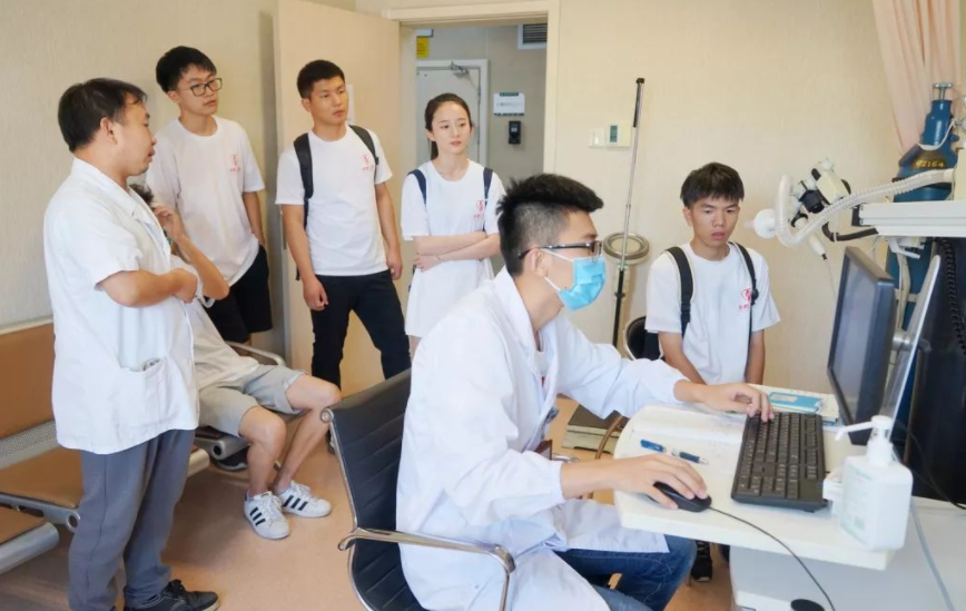 四川这所大学改名很成功，听起来恢弘大气，经常被误认为985高校