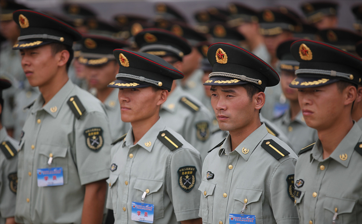 重点高校学生当兵，不仅考军校和提干有优势，还有机会直招军官