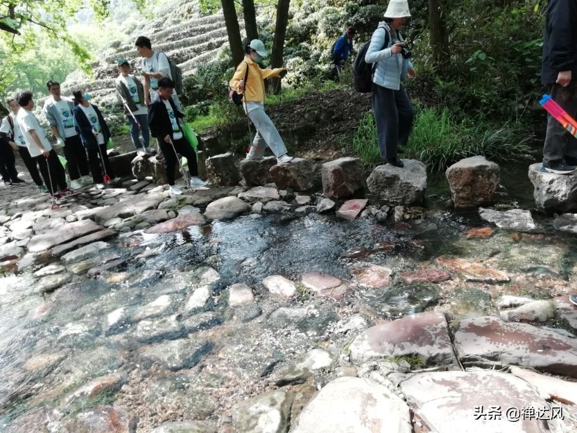 穿过九溪十八涧.去龙井问泉