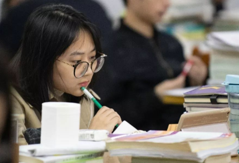 多所高校下发通知，“国庆放假天数”有调整，学生们表示支持