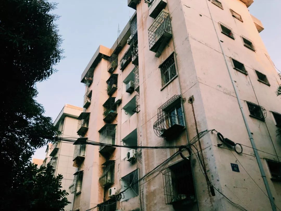 老破小一平10万+！我们走遍厦门18所名校，为你曝光最贵学区房！