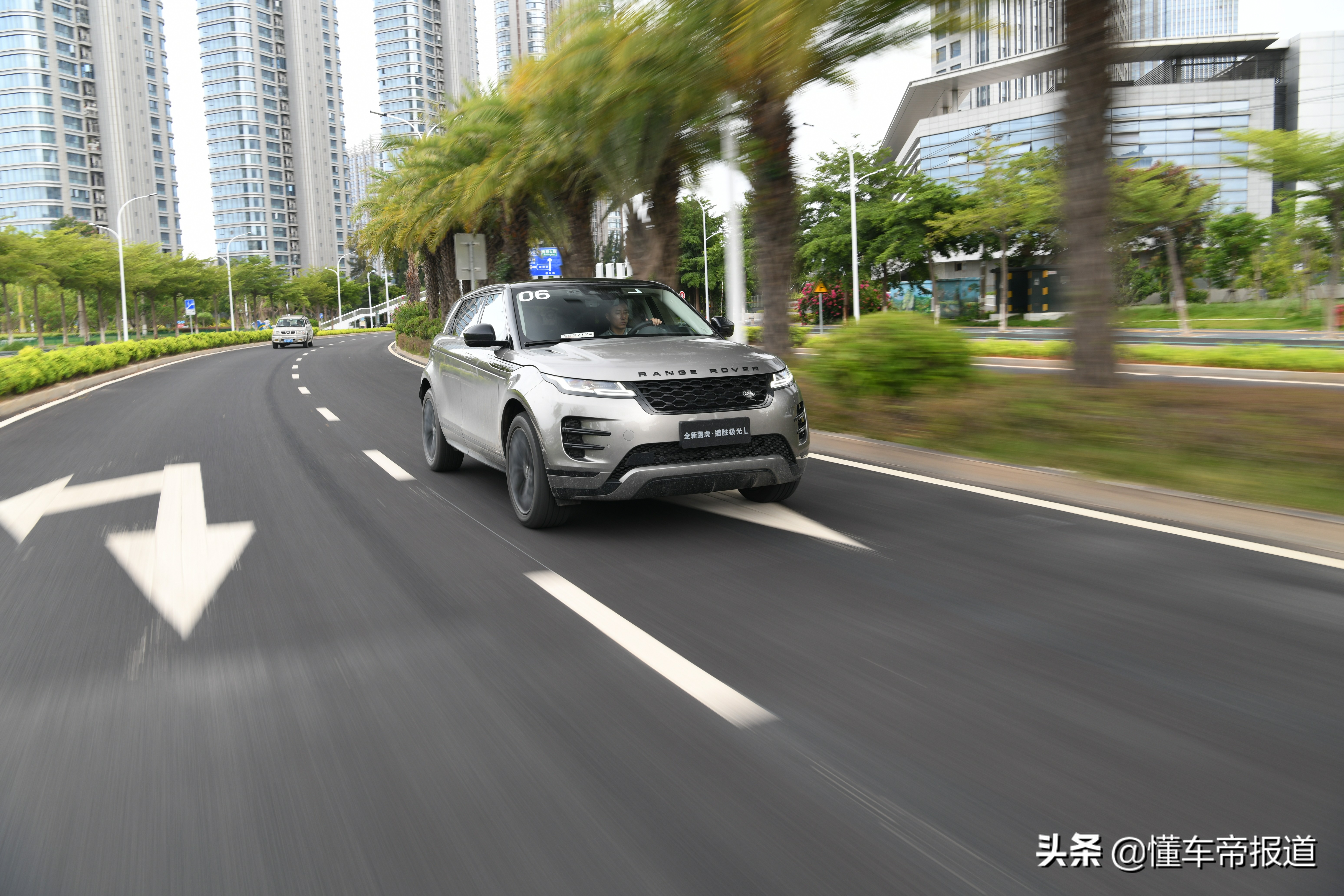 新车｜轴距加长能否扩大市场？试驾奇瑞捷豹路虎揽胜极光L
