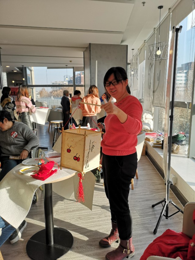 北京传统书画艺术研究会走进完美世界大厦慰问员工