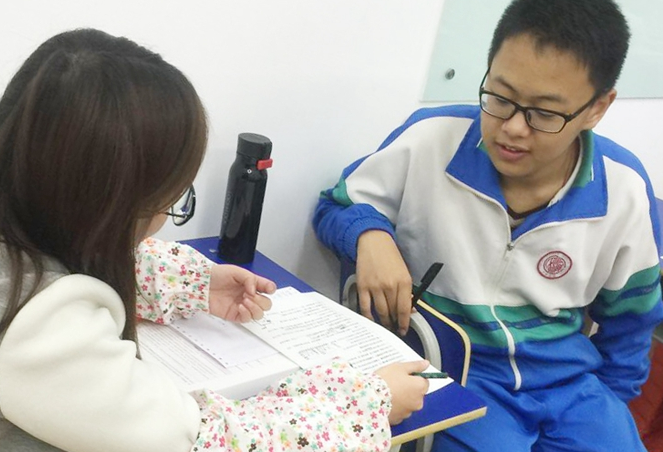 家长花10万补课费，学生高考成绩688分，为什么被人嘲笑？