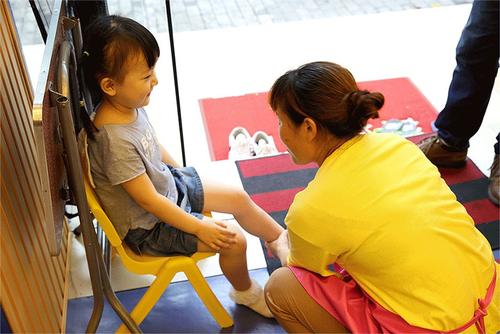 小孩舞蹈班换衣服被偷窥：这不是小事，是隐性性伤害