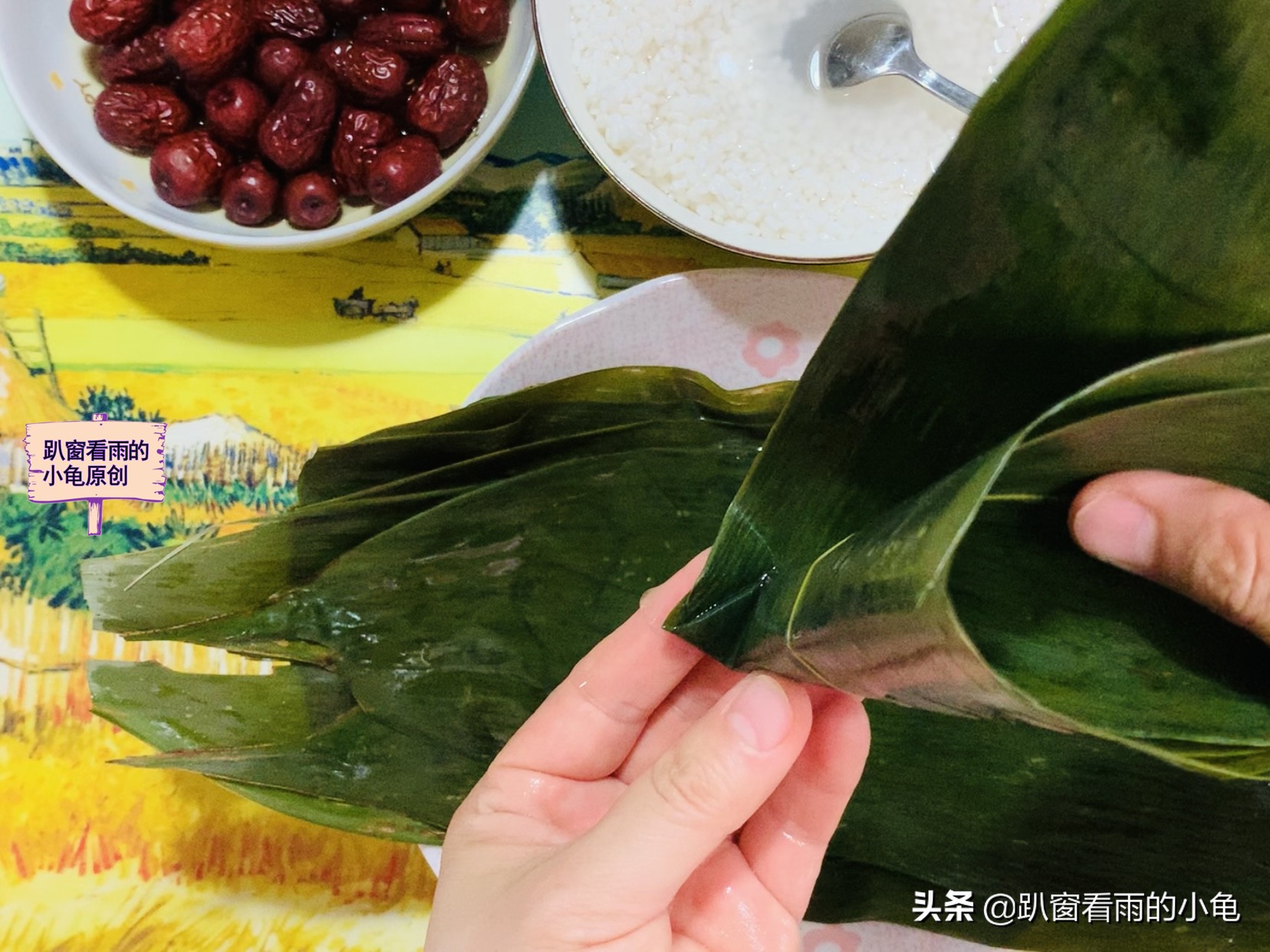 包粽子4步慢动作讲解，棱角分明煮不散，包法窍门全在，一看就会