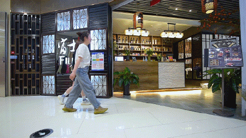 “徐州张柏芝”跑日本深度游？日料人均不到100，还能cos和服