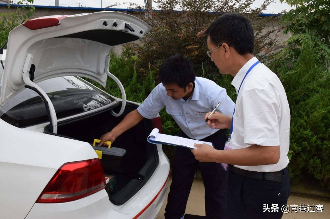 汽车保险应该怎么购买？只买这三种保险省钱一半，功效差不多