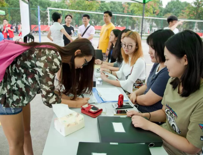 今年大学的开学时间定了，新生入学要注意4件事，此外还有好消息