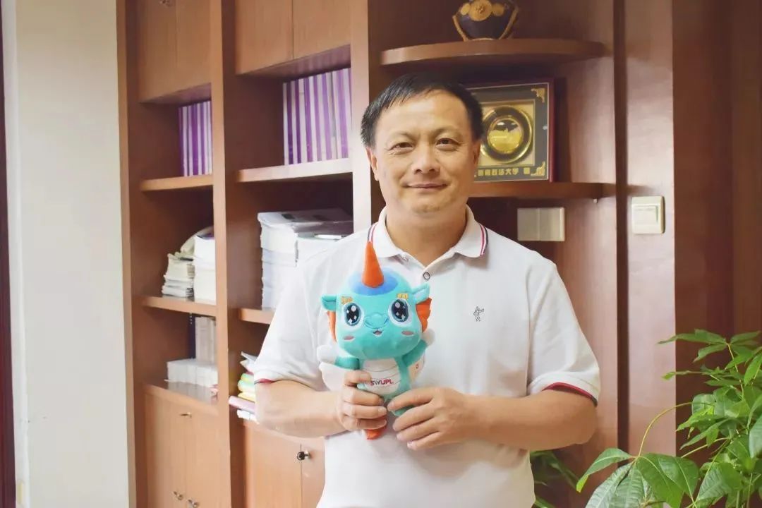 17岁成为文科状元，33岁辞去公职，来自广州的他创办惠州第一大律所