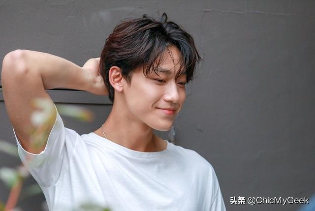 韩国演艺圈大孝子！当明星赚钱是为家还债，照顾身心障碍弟弟