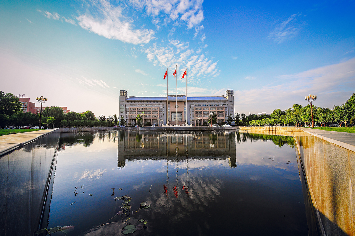 本科招生过万的超级大学，郑州大学本地录取达63%，台湾录取143人