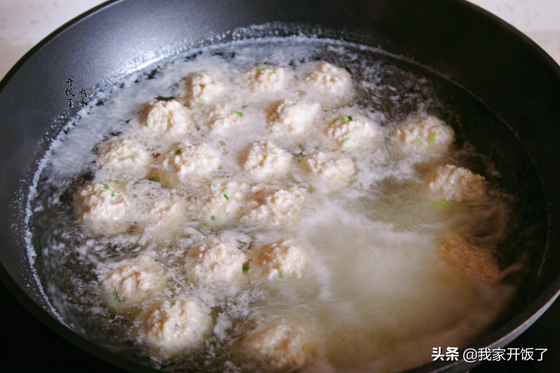 生汆肉丸这样做，3斤猪肉不够吃，肉嫩又劲道，不腥不柴有诀窍