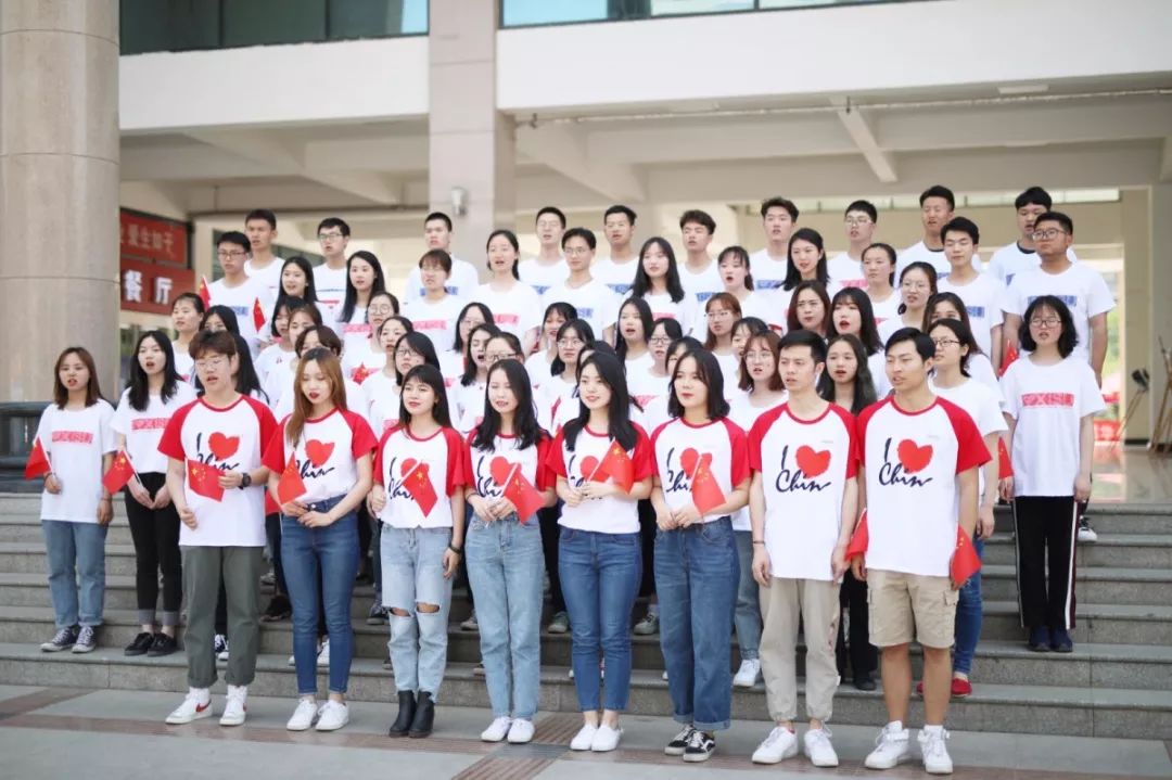 西安外国语大学，是由什么做成的？