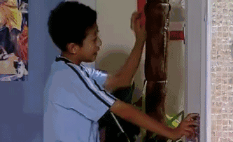 还记得《家有儿女》三姐弟吗？哥哥姐姐都大火，弟弟如今颜值逆袭