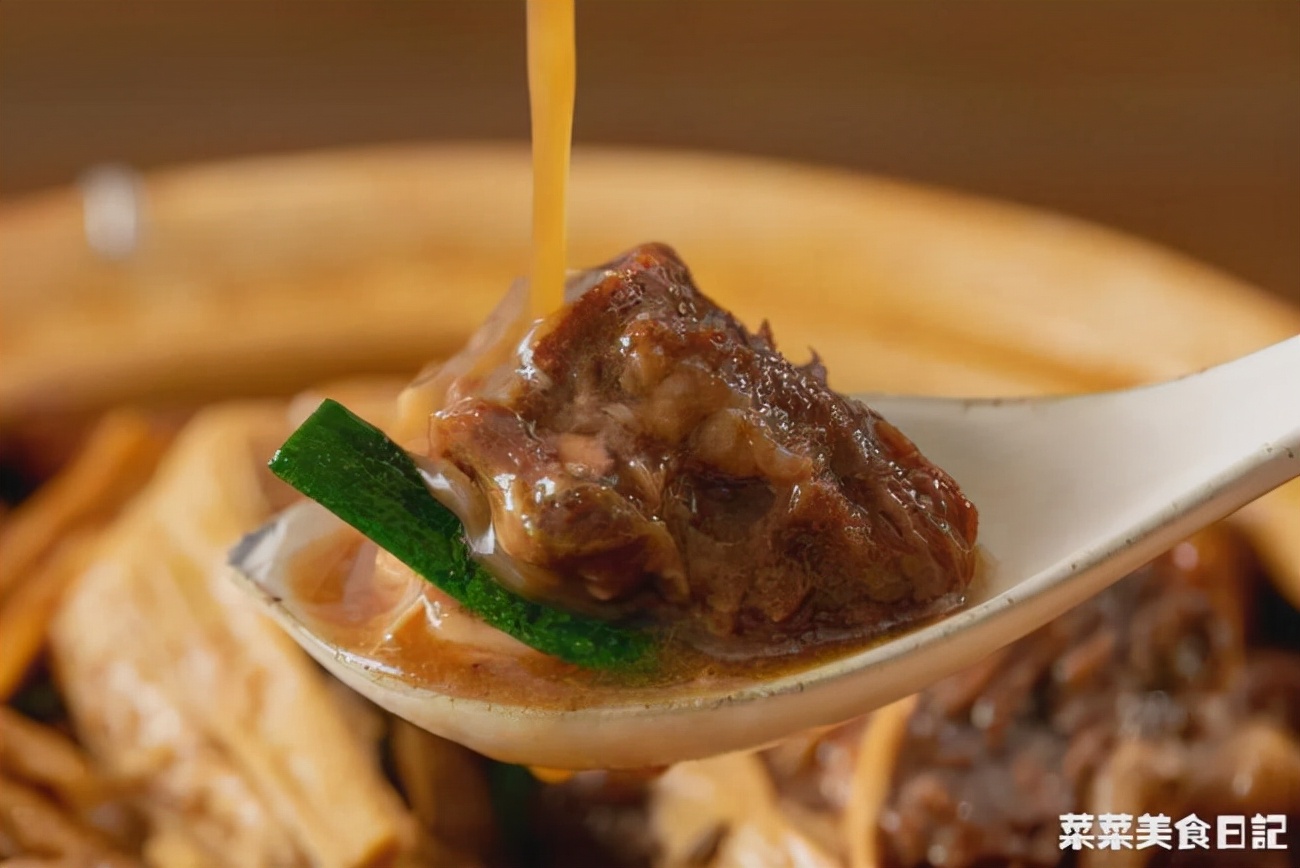 秒杀大排档的好方子，一焖香绝了！懂行的都在吃它