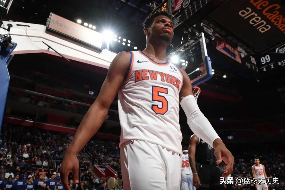 史密斯为什么没有nba球员(没救了？23岁的史密斯主动放弃NBA，当年他跟东契奇争老大)