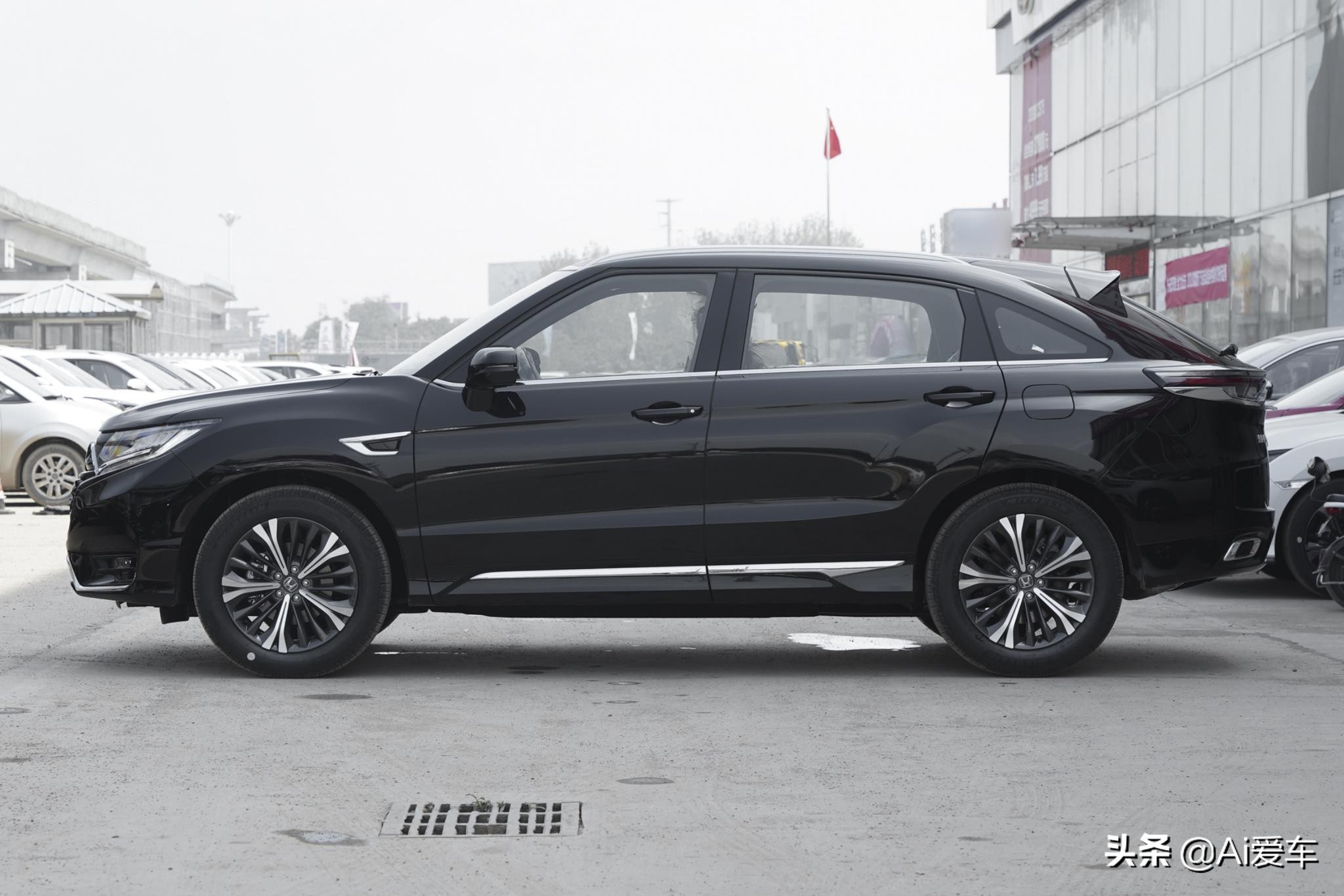 带豪华质感的本田超大SUV，2.0T+9AT油耗不高性价比高，本田UR-V