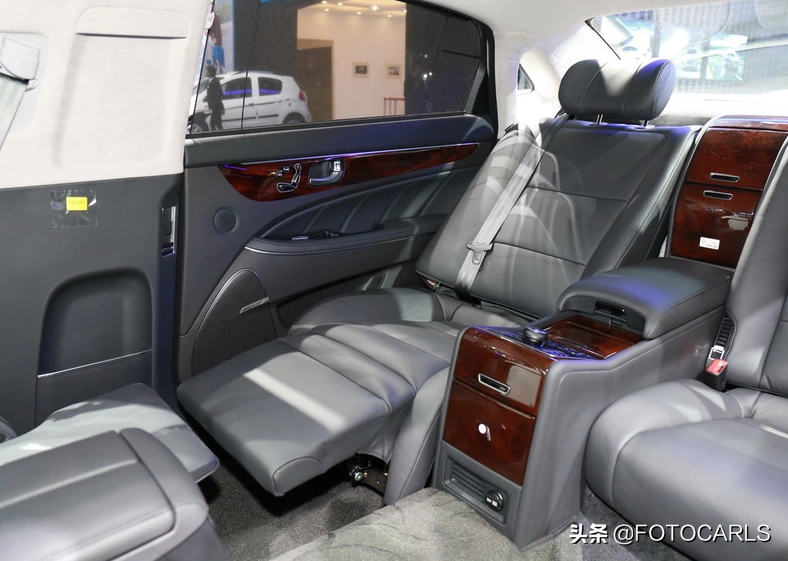8万!现代雅科仕3.8 v6加长旗舰实拍,后排座椅太抢眼了