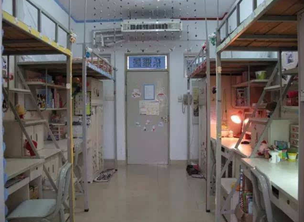 全国“寒碜”大学宿舍走红，环境堪比荒野求生，部分图片引起不适