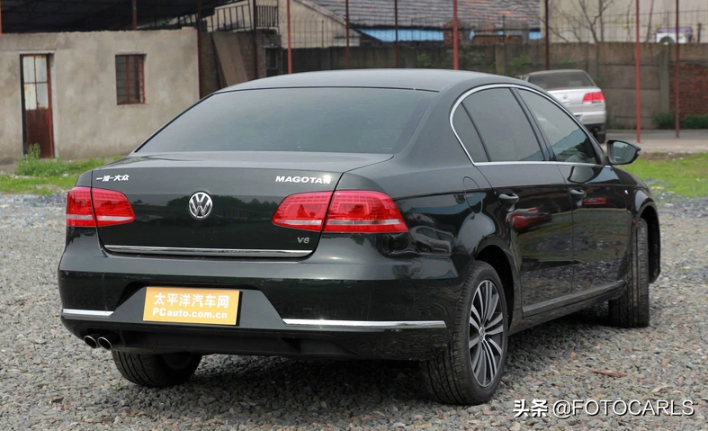 大众迈腾3.0L V6旗舰版实拍，后排猜你没见过，售价33.48万