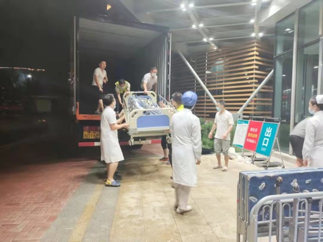 贰仟家物流协助郑大一附院转移物资
