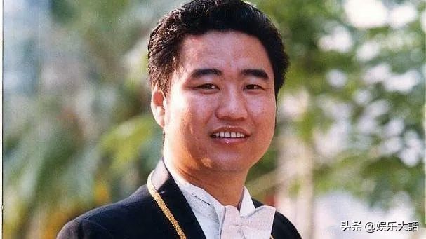 悲情的丛飞：36岁患癌，妻子被飞石砸中身亡，好人没好报