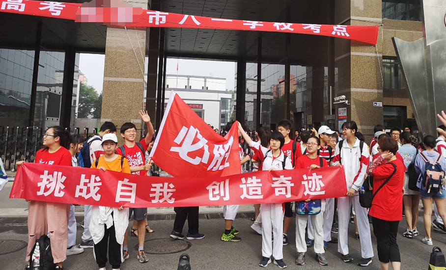 杨晨煜：从不上补习班高考730分，面对媒体：杨妈妈分享4点教育观