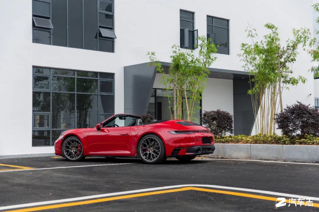 這194.75萬元絕對物有所值！試駕保時捷911 Carrera 4S Cabriolet