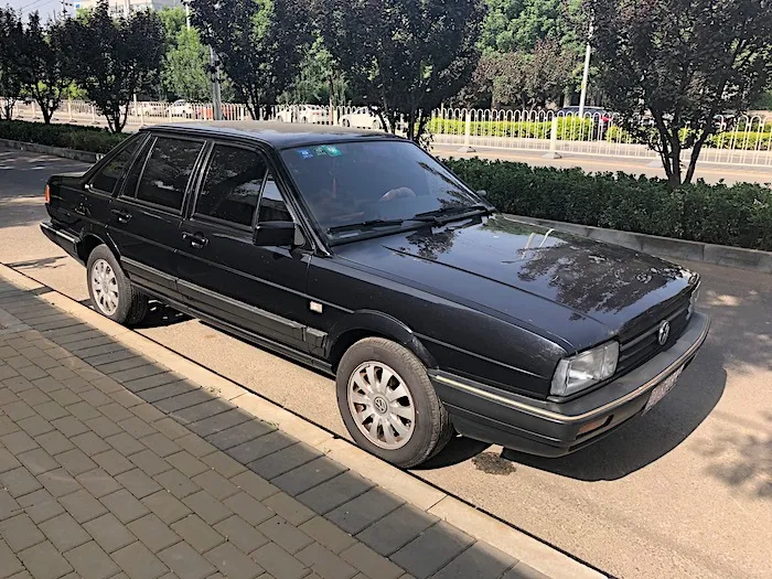 10年停产两次!爆火38年的民族豪车,快把自己拖垮了
