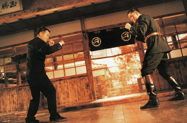 在此片中,拥有两处十分精彩的武斗场面,一个是李连杰与日本演员仓田保