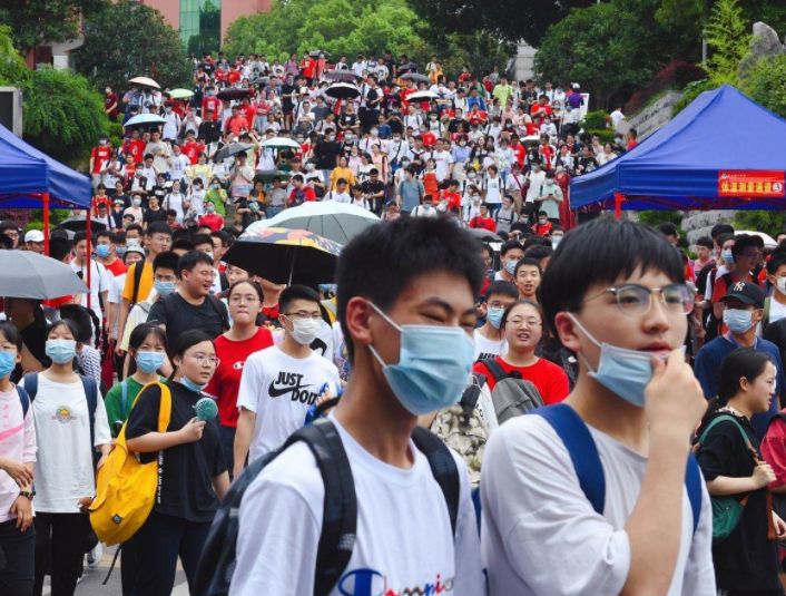 2021年高考语文最难的是作文？看到“默写”后，考生们却心灰意冷