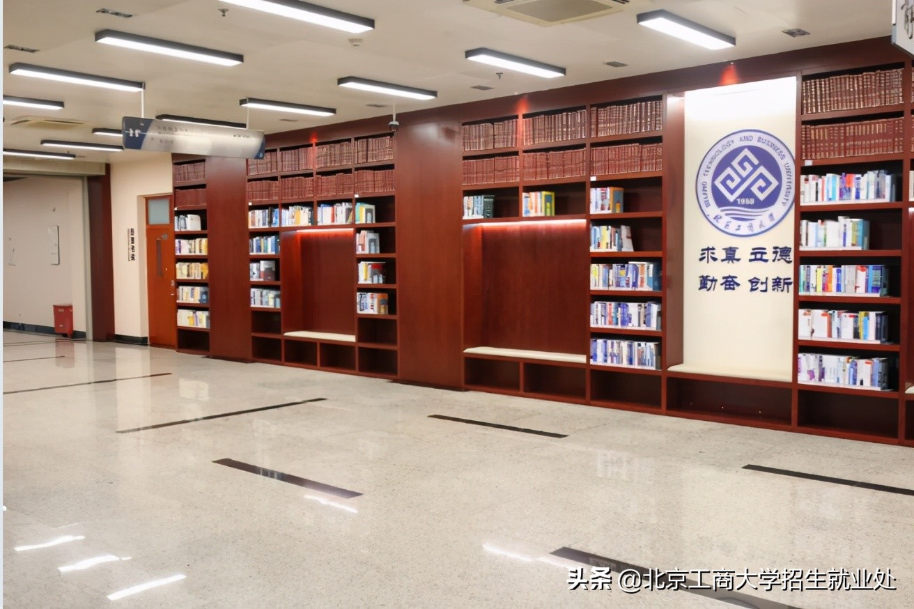 火了！北京“超豪华”大学：占地83万平米，网红美食扎堆，还新建专业级影院！