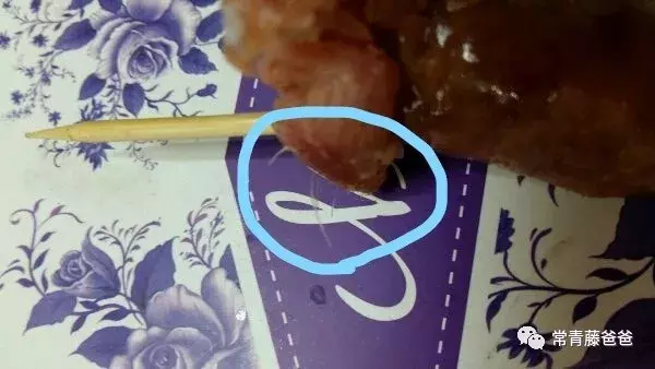 深度剖析孩子吃进肚里的烤肠：肥油、细菌、添加剂、致癌物……