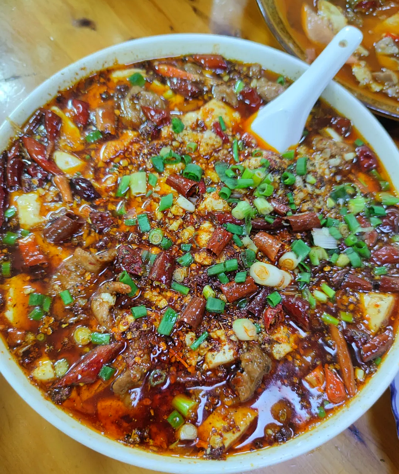 重庆“典型”苍蝇馆子，重口味家常菜，下饭太安逸，中午12点爆满
