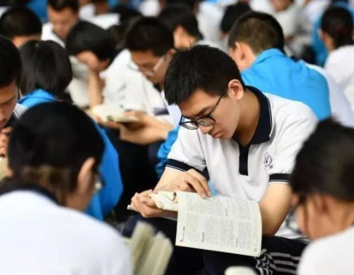 高职和专科院校哪个更好？其中一个需要参加高考，考生要提前了解