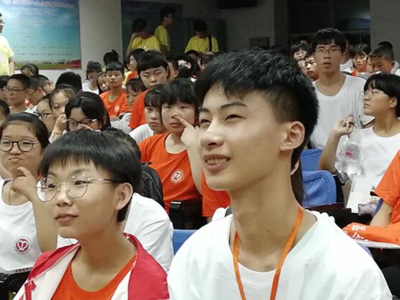 17年河北理科状元744分考上清华，校长亲自拜访，推门后直接泪目