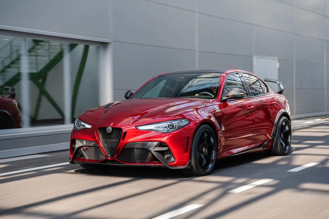 541马力 3.6秒破百！公路赛车阿尔法·罗密欧Giulia GTAm发布