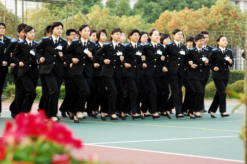 这所二本院校背景硬核，就业岗位流向性，7成当了公务员