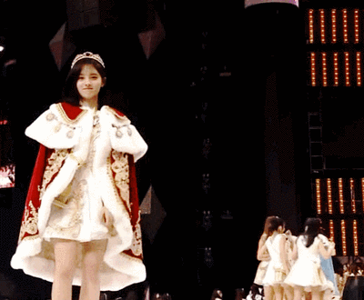 鞠婧祎的私服衣品真好，时尚造型减龄还显小，照着搭配“不翻车”