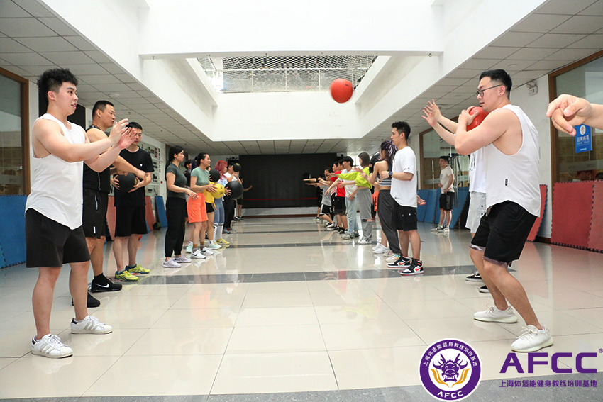 私人教练培训学校（私人教练培训健身教练学校需要多少钱呢）