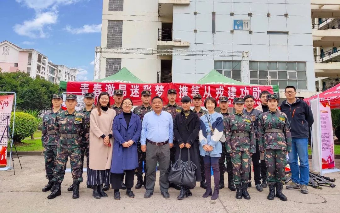 这所高校退伍兵宿舍火了，著名主持人鲁豫前来探访